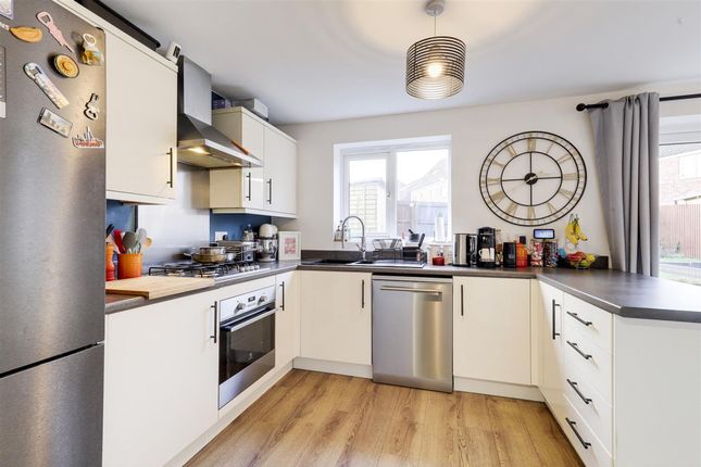31 Lewis Crescent, Nottingham photo 3