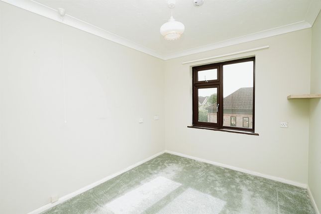 Flat for sale in Links Road, Gorleston, Great Yarmouth