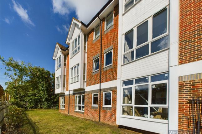 Thumbnail Flat for sale in Hampton Court Way, East Molesey, Surrey