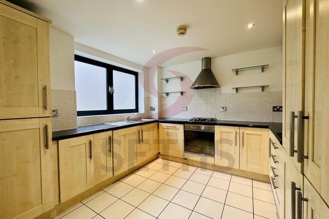 Apartment 4, Knighton Hayes Hall, 6c, Ratcliffe Road, Leicester photo 2