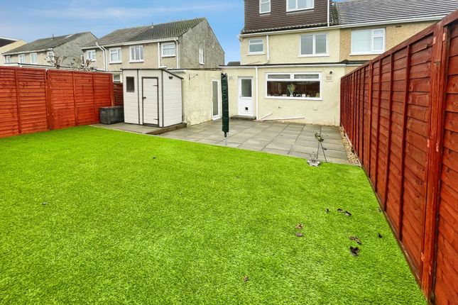 30 Davies Avenue, Bridgend photo 4