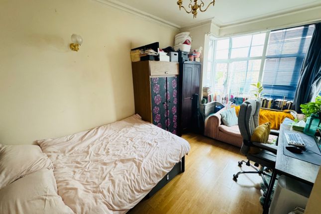 Derwent Road, Ealing photo 3