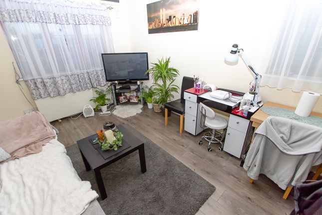 33, Sandpiper Road, Coventry photo 3