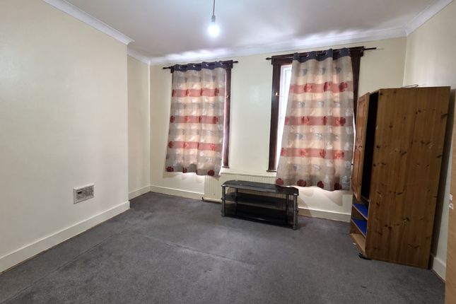 43 Calverton Road, London photo 3