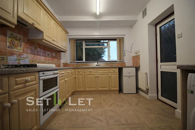 28, Woodnewton Drive, Leicester photo 5
