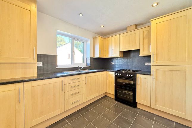 11, Beaumont Avenue, West Yorkshire photo 3