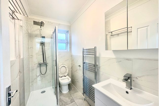 Flat A, 64 Eversholt Street, London photo 5