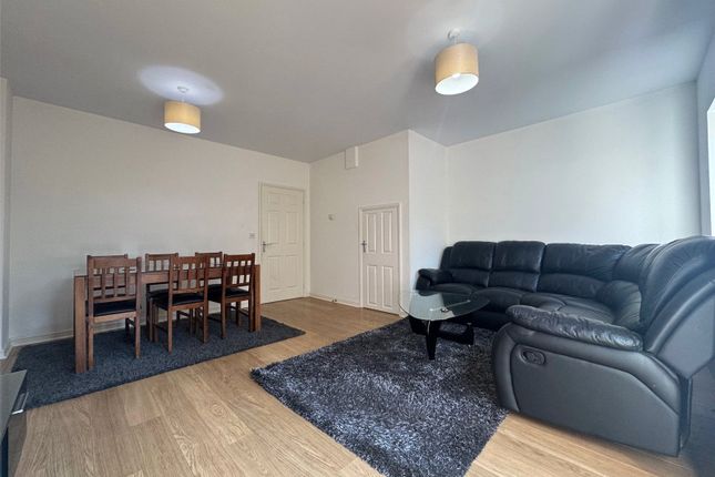 21, Hollies Court, Hampshire photo 3