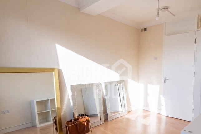 Room 5, 71, Seyssel Street,, London photo 2