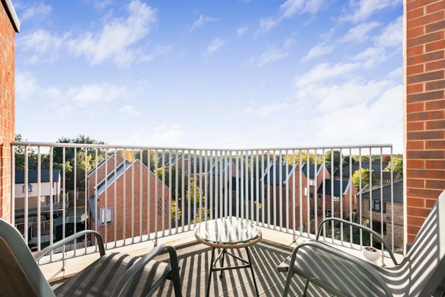 13 Clavering Court The Ridgeway, Hertford photo 3