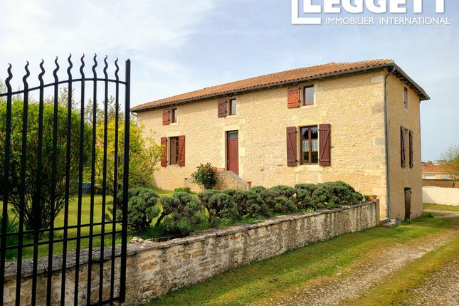 Villa for sale in Ruffec, Charente, Nouvelle-Aquitaine