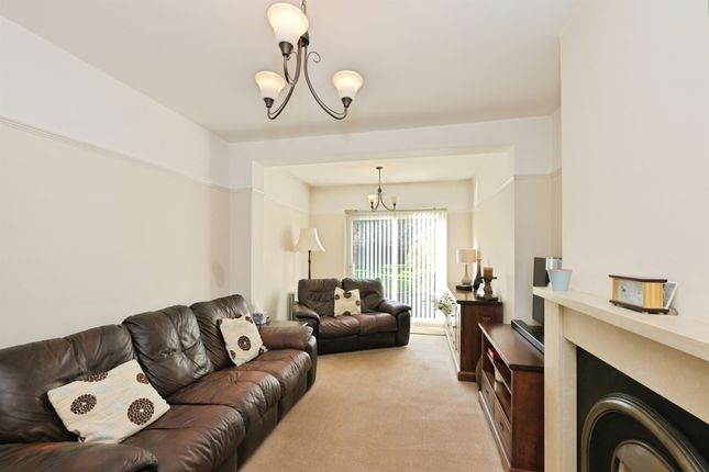 18, Bushby Avenue, Broxbourne photo 4