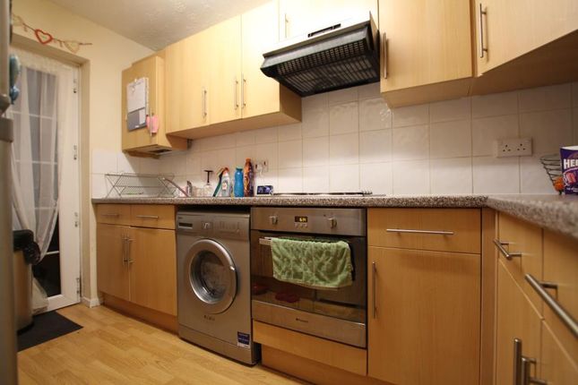 195, Arethusa Way, Woking photo 4