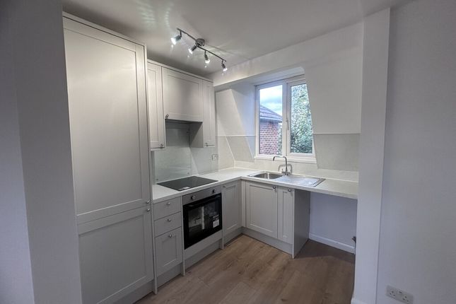 Flat C, 308, Haydons Road Wimbledon, London photo 2
