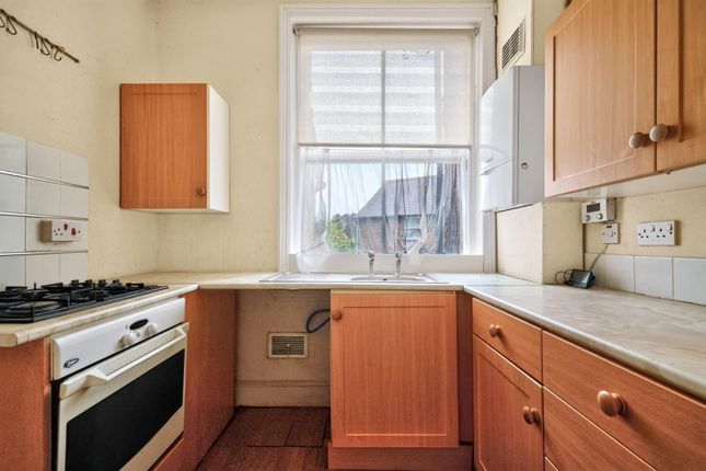 Flat 2, 7, St. Marks Avenue, Harrogate photo 4