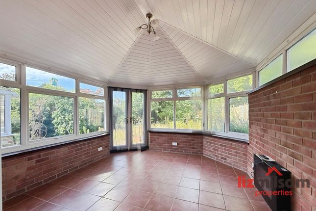 3, Warren Drive, Swadlincote photo 4