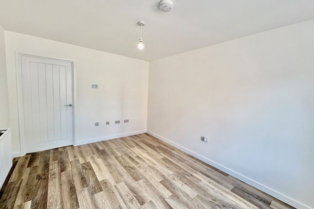 38, Claughton Fields, Dudley photo 3