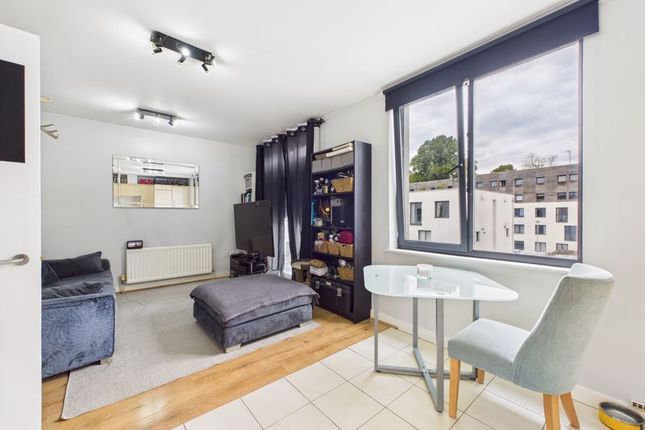 Open Plan Living Room To Dining Area