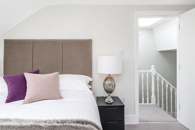 Flat 2, 16, Mount Row, London photo 5