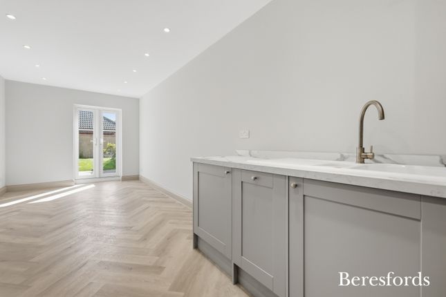 3, Aspen Court, Brentwood photo 4