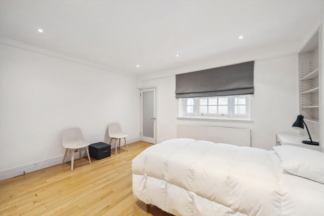 Terraced house to rent in Sydney Street, London