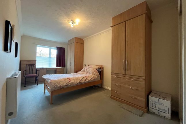 Flat for sale in Broomstick Hall Road, Waltham Abbey