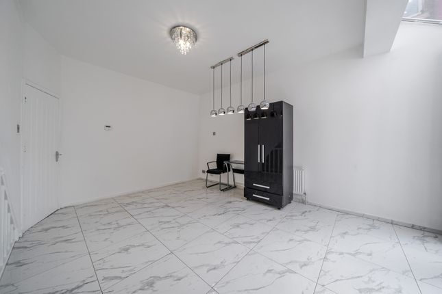 8, Hamilton Road, Manchester photo 4