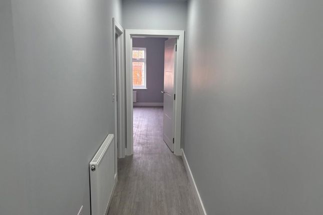 Flat 2 2, The Market Service Road, Carshalton photo 3