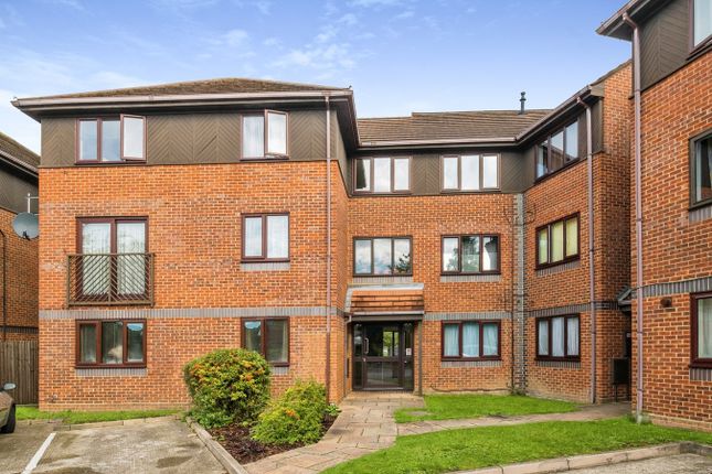 Thumbnail Flat for sale in Alexandra Avenue, Camberley