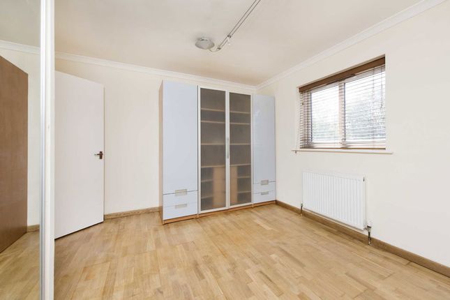 93, Wheatley Close, Hendon photo 5