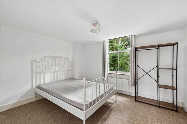 Flat 2, 6, Gunton Road, London photo 3