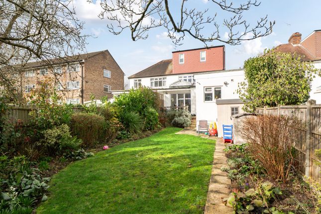 74 Brook Avenue, Edgware photo 4