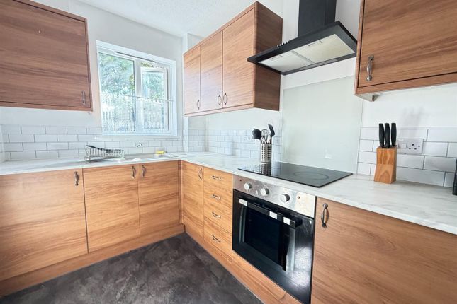 Flat 11, 17, Robinson Court, Churchdale Road, Eastbourne photo 2
