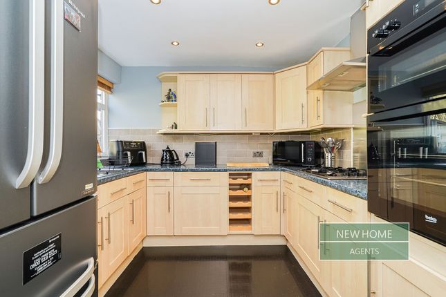 6, Clough Drive, Batley photo 2
