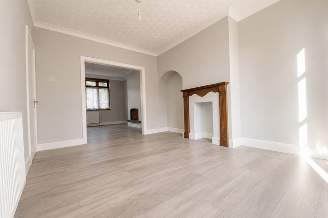 60, Orpington photo 3