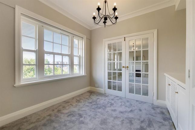 32, OVINGTON COURT, BROMPTON ROAD, London photo 3