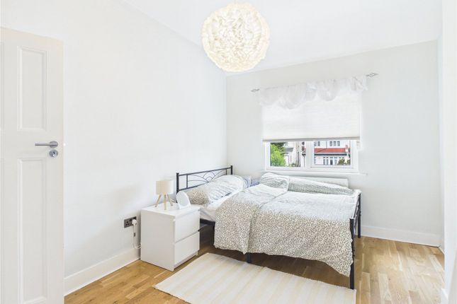 Room 1, 40, Wharfedale Gardens, Thornton Heath photo 3