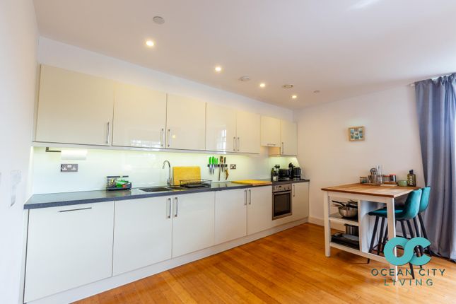 Flat 8, 16, Craigie Drive, Plymouth photo 5
