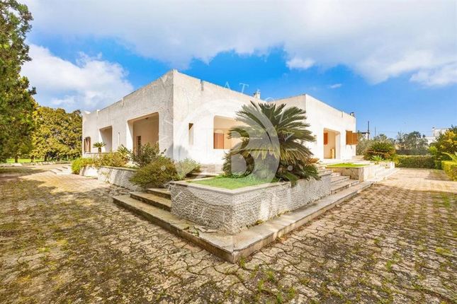 Villa for sale in Castrignano Del Capo, Puglia, 73040, Italy