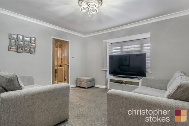37 Hampden Crescent, Cheshunt, Hertfordshire photo 2