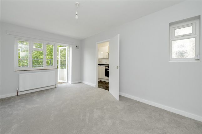 2-bed flat on 8C, Shepherd's Bush Road, Hammersmith W6, £395,000