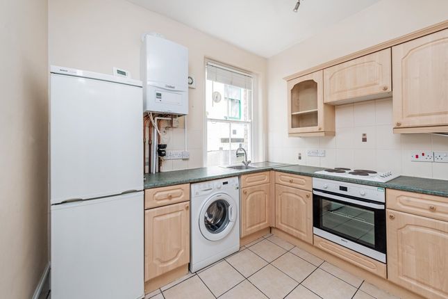 37a Kensington Hall Gardens,, Beaumont Avenue, London photo 3