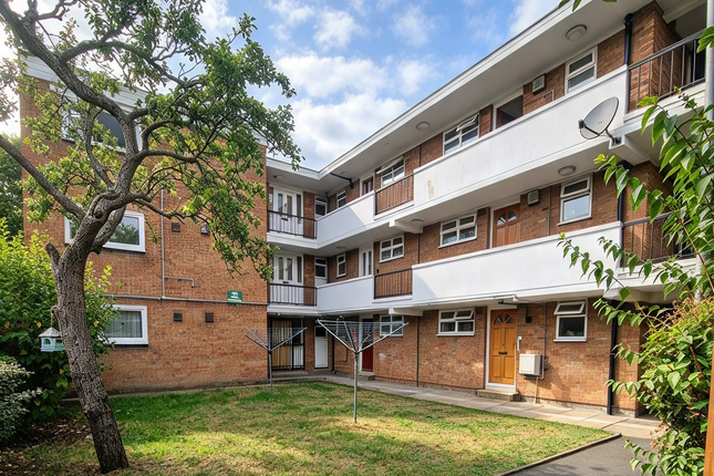 Flat 12, Child Court, 285 Forest Road, London photo 3