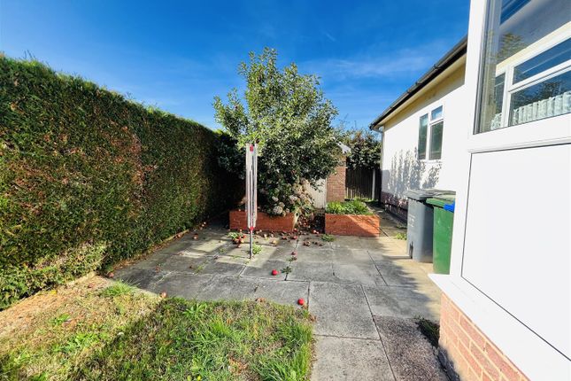 32, Palm Grove Court, Doncaster photo 4