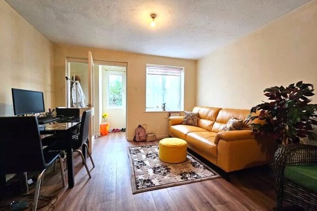 21, Shellfield Close, Surrey photo 2