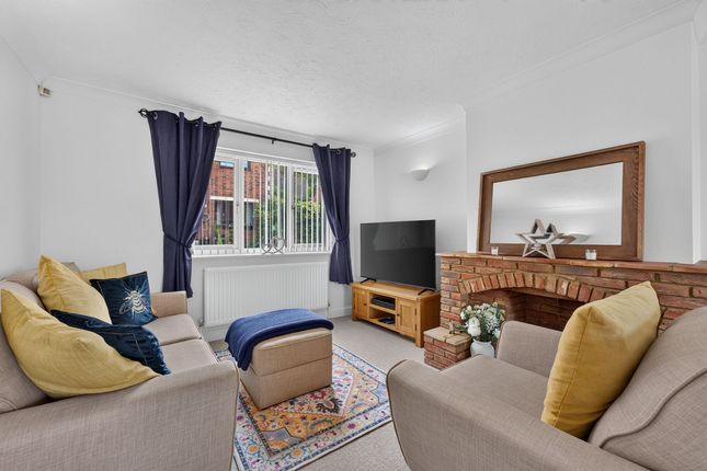 8, Manor Court, Middleton photo 4