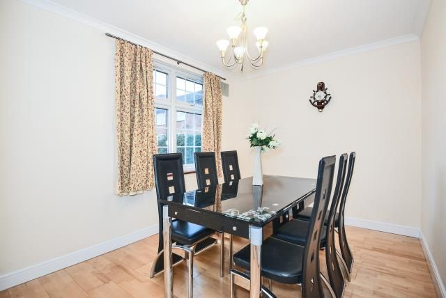 4, Ely Gardens, Borehamwood photo 4