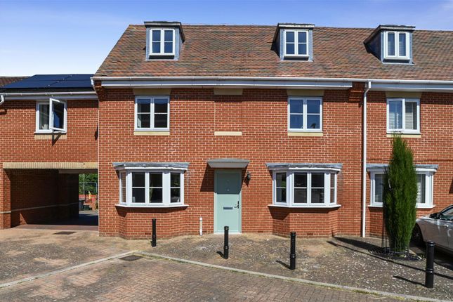 Thumbnail Town house for sale in Stevens Close, Colchester