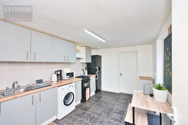 Flat to rent in Plashet Grove, Green St, Upton Park, East Ham, London