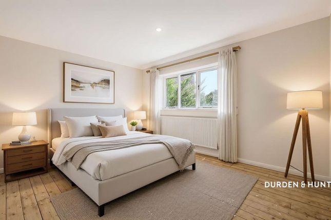 5 Kynance Close, Romford photo 4